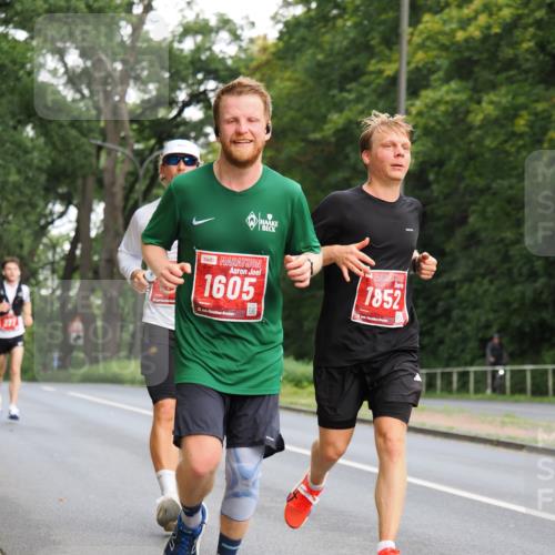 13.09.2026 - 21. swb-Marathon Bremen TobiasT http://msf.ph/oto/10270236 13.09.2026 11:38:06 Laufen 1605, 21, 26, 1, 7852 meine-sportfotos.de