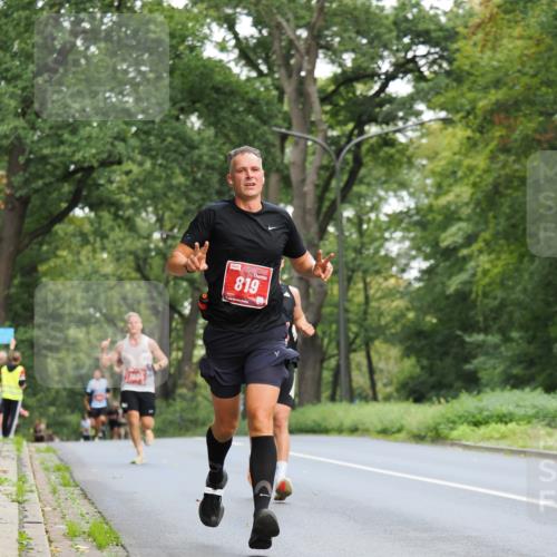 13.09.2026 - 21. swb-Marathon Bremen TobiasT http://msf.ph/oto/10270269 13.09.2026 11:38:57 Laufen 819 meine-sportfotos.de