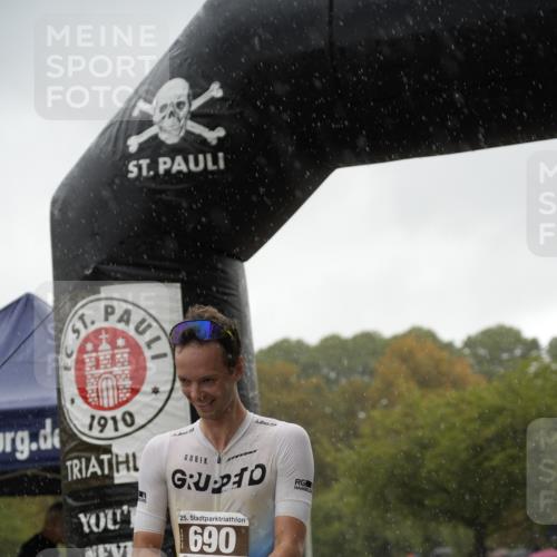 13.09.2026 - Stadtparktriathlon Patografie http://msf.ph/oto/10270804 13.09.2026 12:05:41 Ziel 690 meine-sportfotos.de