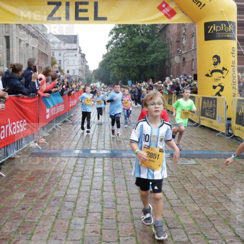 13.09.2026 - Kiel Lauf Yannick Fuchs http://msf.ph/oto/10271068 13.09.2026 08:33:54 Ziel 743, 2477, 3220, 4080, 6351, 8602, 8654, 8840, 9418, 9670, 11008, 11226, 11664, 1711, 3220, 6073, 6484, 6698, 7959, 10988, 11404, 657, 1058, 1103, 1295, 1924, 2140, 2769, 2851, 4146, 4796, 4839, 5324, 6453, 7041, 7567, 8179, 8478, 9211, 9945, 10121, 10172, 11365, 11572 meine-sportfotos.de