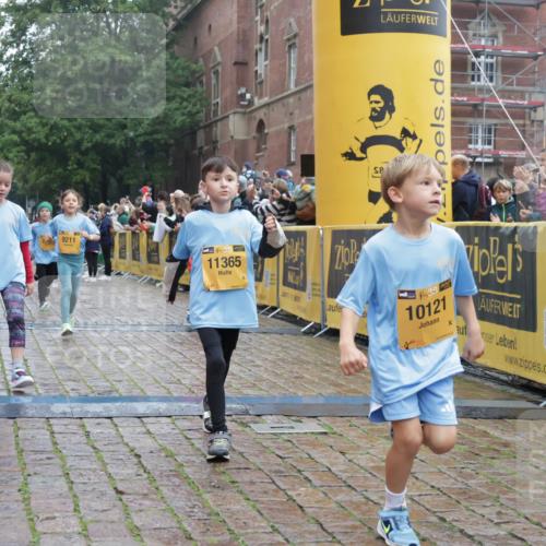 13.09.2026 - Kiel Lauf Yannick Fuchs http://msf.ph/oto/10271092 13.09.2026 08:34:00 Ziel 1058, 1295, 1924, 2477, 2851, 4080, 4146, 4839, 6351, 7041, 9418, 9670, 10172, 11008, 11226, 11664, 743, 1711, 3220, 6073, 6484, 6698, 7959, 8602, 8654, 8840, 9670, 10988, 11226, 11404, 657, 720, 1103, 2140, 2769, 4016, 4417, 4796, 5099, 5324, 6453, 7135, 7567, 8179, 8333, 8478, 9211, 9945, 10121, 10713, 10815, 11365, 11572, 12236, 12525, 10988 meine-sportfotos.de