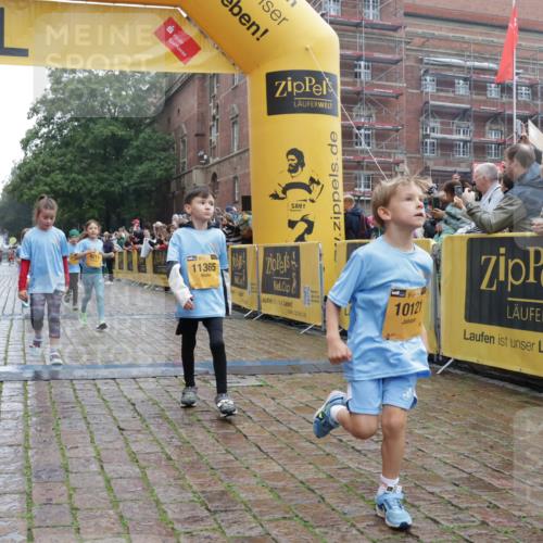 13.09.2026 - Kiel Lauf Yannick Fuchs http://msf.ph/oto/10271103 13.09.2026 08:34:00 Ziel 1058, 1295, 1924, 2477, 2851, 4080, 4146, 4839, 6351, 7041, 9418, 9670, 10172, 11008, 11226, 11664, 743, 1711, 3220, 6073, 6484, 6698, 7959, 8602, 8654, 8840, 9670, 10988, 11226, 11404, 657, 720, 1103, 2140, 2769, 4016, 4417, 4796, 5099, 5324, 6453, 7135, 7567, 8179, 8333, 8478, 9211, 9945, 10121, 10713, 10815, 11365, 11572, 12236, 12525, 10988 meine-sportfotos.de