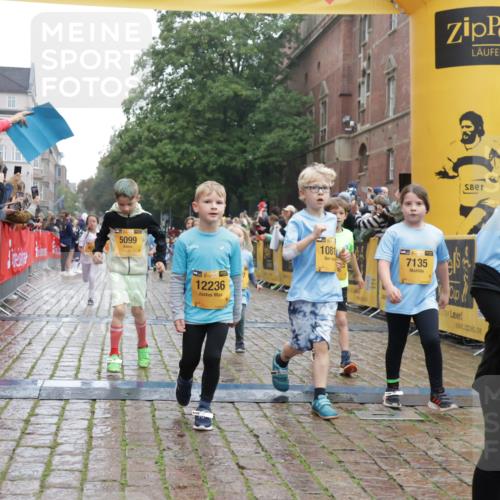 13.09.2026 - Kiel Lauf Yannick Fuchs http://msf.ph/oto/10271216 13.09.2026 08:34:06 Ziel 1058, 1103, 1295, 1924, 2140, 2851, 4146, 4839, 5324, 6351, 6453, 7041, 7567, 8179, 8478, 10121, 10172, 11365, 11572, 11664, 743, 1711, 2477, 3220, 4080, 6698, 7959, 8602, 8654, 8840, 9418, 9670, 11008, 11226, 11404, 138, 657, 720, 2740, 2769, 3023, 3118, 4016, 4417, 4796, 5099, 7135, 8226, 8333, 8930, 9211, 9945, 10158, 10446, 10713, 10815, 12100, 12236, 12525, 6073, 6484, 6698, 7959, 10988 meine-sportfotos.de