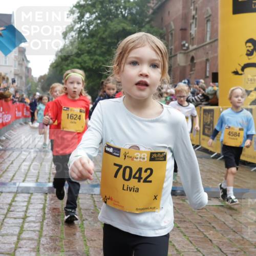 13.09.2026 - Kiel Lauf Yannick Fuchs http://msf.ph/oto/10271421 13.09.2026 08:34:18 Ziel 657, 720, 1103, 2740, 2769, 4016, 4417, 4796, 5099, 7135, 8226, 8333, 9211, 9945, 10121, 10158, 10446, 10713, 10815, 11365, 11572, 12100, 12236, 12525, 743, 1058, 1295, 1924, 2140, 2477, 2851, 3220, 4080, 4146, 4839, 5324, 6351, 6453, 7041, 7567, 8179, 8478, 8602, 8654, 8840, 9418, 9670, 10172, 11008, 11226, 11664, 126, 138, 831, 1623, 1624, 2108, 2612, 3023, 3058, 3118, 3277, 3380, 3953, 4584, 5897, 6111, 7042, 8930, 9047 meine-sportfotos.de