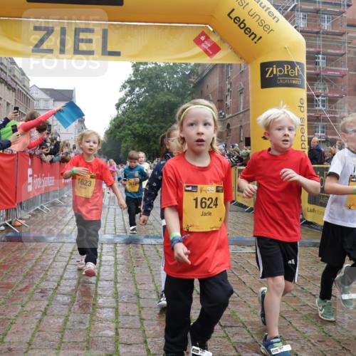 13.09.2026 - Kiel Lauf Yannick Fuchs http://msf.ph/oto/10271445 13.09.2026 08:34:20 Ziel 657, 720, 2740, 2769, 3023, 3118, 4016, 4417, 4796, 5099, 7135, 8226, 8333, 9211, 9945, 10121, 10158, 10446, 10713, 10815, 12100, 12236, 12525, 743, 1058, 1103, 1295, 1924, 2140, 2477, 2851, 4080, 4146, 4839, 5324, 6351, 6453, 7041, 7567, 8179, 8478, 8602, 8654, 8840, 9418, 9670, 10121, 10172, 11008, 11226, 11365, 11572, 11664, 126, 138, 831, 1623, 1624, 2108, 2276, 2612, 2622, 3058, 3277, 3380, 3953, 4584, 5897, 6111, 7042, 8930, 9047 meine-sportfotos.de
