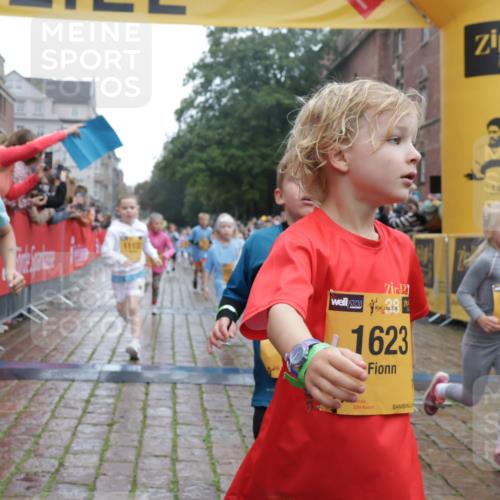 13.09.2026 - Kiel Lauf Yannick Fuchs http://msf.ph/oto/10271474 13.09.2026 08:34:21 Ziel 138, 657, 720, 2740, 2769, 3023, 3118, 4016, 4417, 4796, 5099, 7135, 8226, 8333, 8930, 9211, 9945, 10158, 10446, 10713, 10815, 12100, 12236, 12525, 743, 1058, 1103, 1295, 1924, 2140, 2477, 2851, 4080, 4146, 4839, 5324, 6351, 6453, 7041, 7567, 8179, 8478, 8602, 8654, 8840, 9418, 9670, 10121, 10172, 11008, 11226, 11365, 11572, 11664, 126, 831, 1623, 1624, 2108, 2276, 2612, 2622, 3058, 3277, 3380, 3953, 4584, 5625, 5897, 6111, 6369, 7042, 9047 meine-sportfotos.de