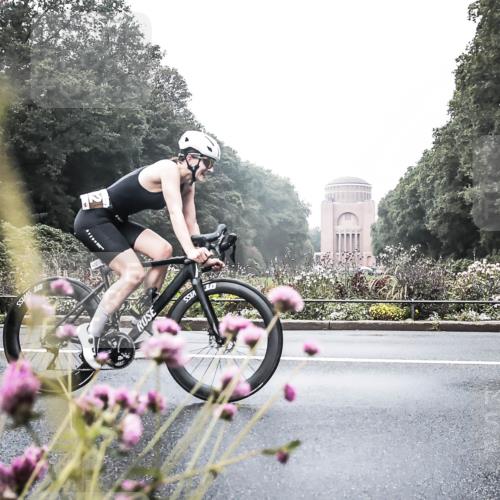 13.09.2026 - Stadtparktriathlon H.Heesch http://msf.ph/oto/10271557 13.09.2026 10:27:18 Radfahren 254, 389, 402 meine-sportfotos.de
