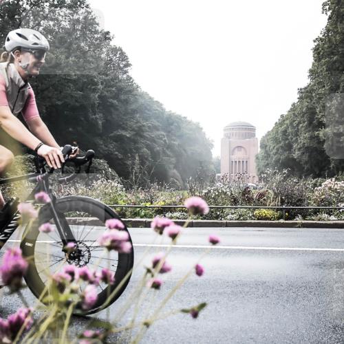 13.09.2026 - Stadtparktriathlon H.Heesch http://msf.ph/oto/10271675 13.09.2026 10:28:52 Radfahren 323, 385, 433 meine-sportfotos.de