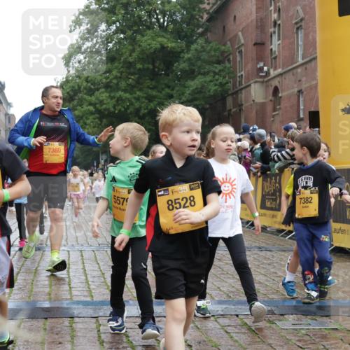 13.09.2026 - Kiel Lauf Yannick Fuchs http://msf.ph/oto/10271730 13.09.2026 08:34:35 Ziel 126, 138, 831, 1623, 1624, 2108, 2276, 2612, 2622, 3023, 3058, 3277, 3380, 3953, 4584, 5897, 6111, 7042, 7408, 7957, 8423, 8836, 8930, 8983, 9047, 9167, 9758, 9765, 10106, 10180, 10381, 10923, 11457, 12516, 657, 720, 1058, 1103, 1295, 1924, 2140, 2740, 2769, 2851, 3023, 3118, 4016, 4146, 4417, 4796, 4839, 5099, 5324, 6453, 7041, 7135, 7567, 8179, 8226, 8333, 8478, 9211, 9945, 10121, 10172, 10713, 10815, 11365, 11572, 12100, 1104, 2641, 5022, 5579, 5625, 6369 meine-sportfotos.de