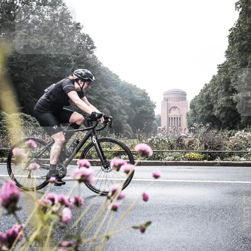 13.09.2026 - Stadtparktriathlon H.Heesch http://msf.ph/oto/10271737 13.09.2026 10:29:40 Radfahren 265, 358, 392 meine-sportfotos.de