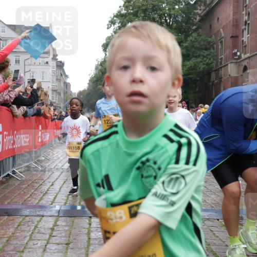 13.09.2026 - Kiel Lauf Yannick Fuchs http://msf.ph/oto/10271782 13.09.2026 08:34:37 Ziel 126, 831, 1623, 1624, 2108, 2276, 2612, 2622, 3058, 3277, 3380, 3953, 4584, 5022, 5625, 5897, 6111, 6369, 7042, 7408, 7957, 8423, 8836, 8983, 9047, 9167, 9758, 9765, 10023, 10106, 10180, 10381, 10923, 11457, 12516, 12549, 138, 657, 720, 1058, 1103, 1924, 2140, 2740, 2769, 2851, 3023, 3118, 3277, 4016, 4146, 4417, 4796, 4839, 5099, 5324, 6453, 7042, 7135, 7567, 8179, 8226, 8333, 8478, 8930, 9047, 9211, 9945, 10121, 10713, 10815, 11365, 11572, 12100, 1104, 2641, 5579 meine-sportfotos.de