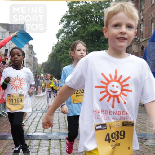 13.09.2026 - Kiel Lauf Yannick Fuchs http://msf.ph/oto/10271808 13.09.2026 08:34:38 Ziel 126, 831, 1623, 1624, 2108, 2276, 2612, 2622, 2641, 3058, 3380, 3953, 4584, 5022, 5625, 5897, 6111, 6369, 7408, 7957, 8423, 8836, 8983, 9167, 9179, 9758, 9765, 9881, 10023, 10106, 10180, 10381, 10923, 11457, 12516, 12549, 138, 657, 720, 1103, 1924, 2140, 2740, 2769, 2851, 3023, 3118, 3277, 4016, 4146, 4417, 4796, 4839, 5099, 5324, 6453, 7042, 7135, 7567, 8179, 8226, 8333, 8478, 8930, 9047, 9211, 9945, 10121, 10713, 10815, 11365, 11572, 12100, 1104, 5579 meine-sportfotos.de