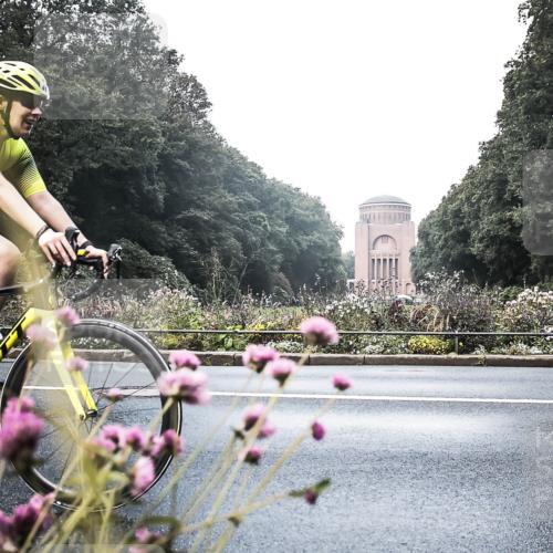 13.09.2026 - Stadtparktriathlon H.Heesch http://msf.ph/oto/10271979 13.09.2026 10:33:17 Radfahren 230, 408, 416 meine-sportfotos.de