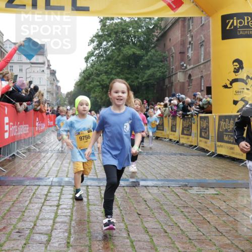 13.09.2026 - Kiel Lauf Yannick Fuchs http://msf.ph/oto/10272017 13.09.2026 08:34:47 Ziel 831, 1104, 1105, 2108, 2276, 2622, 2641, 3953, 4989, 5022, 5579, 5625, 5922, 6335, 6369, 7348, 7382, 8339, 8358, 8499, 8528, 8836, 9167, 9179, 9765, 9881, 10023, 11150, 11158, 11457, 12141, 12352, 12538, 12549, 126, 138, 657, 720, 1623, 1624, 2108, 2612, 2740, 2769, 3023, 3058, 3118, 3277, 3380, 4016, 4417, 4584, 4796, 5099, 5897, 6111, 7042, 7135, 7408, 7957, 8226, 8333, 8423, 8930, 8983, 9047, 9211, 9945, 10713, 10815, 12100, 1103, 9211, 10121 meine-sportfotos.de