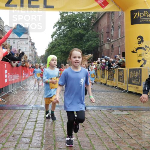13.09.2026 - Kiel Lauf Yannick Fuchs http://msf.ph/oto/10272025 13.09.2026 08:34:47 Ziel 831, 1104, 1105, 2108, 2276, 2622, 2641, 3953, 4989, 5022, 5579, 5625, 5922, 6335, 6369, 7348, 7382, 8339, 8358, 8499, 8528, 8836, 9167, 9179, 9765, 9881, 10023, 11150, 11158, 11457, 12141, 12352, 12538, 12549, 126, 138, 657, 720, 1623, 1624, 2108, 2612, 2740, 2769, 3023, 3058, 3118, 3277, 3380, 4016, 4417, 4584, 4796, 5099, 5897, 6111, 7042, 7135, 7408, 7957, 8226, 8333, 8423, 8930, 8983, 9047, 9211, 9945, 10713, 10815, 12100, 1103, 9211, 10121 meine-sportfotos.de