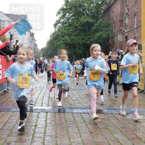 13.09.2026 - Kiel Lauf Yannick Fuchs http://msf.ph/oto/10272083 13.09.2026 08:34:49 Ziel 530, 1104, 1105, 1918, 2276, 2622, 2641, 4989, 5022, 5042, 5579, 5625, 5922, 6335, 6369, 6505, 7348, 7382, 8339, 8358, 8499, 8528, 9167, 9179, 9881, 10023, 11110, 11150, 11158, 11457, 12141, 12352, 12538, 12549, 126, 138, 720, 831, 1623, 1624, 2108, 2612, 2740, 3023, 3058, 3118, 3277, 3380, 3953, 4016, 4417, 4584, 5099, 5897, 6111, 7042, 7135, 7408, 7957, 8226, 8333, 8423, 8836, 8930, 8983, 9047, 10713, 10815, 12100, 1103, 9211, 10121 meine-sportfotos.de