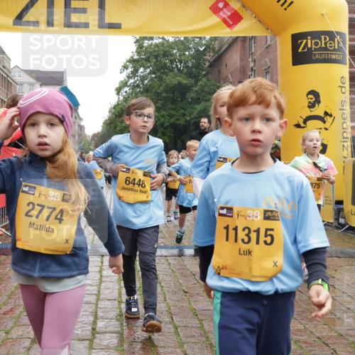 13.09.2026 - Kiel Lauf Yannick Fuchs http://msf.ph/oto/10272228 13.09.2026 08:34:54 Ziel 530, 729, 1010, 1104, 1105, 1918, 2643, 4989, 5042, 5416, 5579, 5922, 6335, 6503, 6505, 6595, 7348, 7382, 8339, 8358, 8499, 8509, 8528, 8971, 9686, 9756, 10857, 11110, 11150, 11158, 11183, 12033, 12141, 12352, 12489, 12538, 126, 138, 720, 831, 1623, 1624, 2108, 2276, 2612, 2622, 2641, 2740, 3023, 3058, 3118, 3277, 3380, 3953, 4016, 4584, 5022, 5625, 5897, 6111, 6369, 7042, 7408, 7957, 8226, 8333, 8423, 8836, 8930, 8983, 9047, 12100, 9211 meine-sportfotos.de
