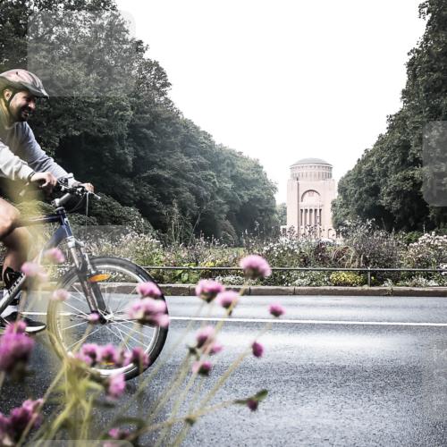 13.09.2026 - Stadtparktriathlon H.Heesch http://msf.ph/oto/10272296 13.09.2026 10:37:42 Radfahren 329, 381, 432, 540 meine-sportfotos.de