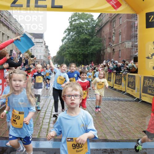 13.09.2026 - Kiel Lauf Yannick Fuchs http://msf.ph/oto/10272325 13.09.2026 08:35:05 Ziel 230, 717, 729, 756, 809, 1010, 1116, 1269, 1764, 2005, 2071, 2643, 2736, 2774, 2917, 2987, 4696, 5066, 5076, 5091, 5416, 6247, 6448, 6503, 6595, 7074, 7421, 7885, 8109, 8509, 8971, 9686, 9756, 10857, 10875, 10935, 11183, 11315, 11843, 12033, 12400, 12489, 530, 729, 831, 1104, 1105, 1623, 1624, 1918, 2108, 2276, 2612, 2622, 2641, 3058, 3380, 3953, 4989, 5022, 5042, 5579, 5625, 5897, 5922, 6111, 6335, 6369, 6505, 7348, 7408, 7957, 8423, 8836, 8983, 138, 3277, 7042, 8930 meine-sportfotos.de