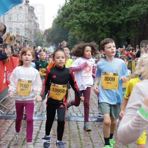 13.09.2026 - Kiel Lauf Yannick Fuchs http://msf.ph/oto/10272434 13.09.2026 08:35:15 Ziel 192, 230, 242, 782, 1148, 1764, 2071, 2495, 2715, 2987, 4695, 5066, 5076, 5091, 5581, 5607, 6037, 6195, 6444, 6448, 6617, 6708, 6785, 6910, 7074, 7083, 7126, 7133, 7421, 7882, 7885, 8109, 8336, 8369, 8451, 8800, 8984, 9159, 9262, 9888, 9927, 10588, 11070, 530, 717, 729, 756, 809, 1010, 1104, 1105, 1116, 1269, 1918, 2005, 2276, 2622, 2641, 2643, 2736, 2774, 2917, 4696, 4989, 5022, 5042, 5066, 5416, 5579, 5625, 5922, 6335, 6369, 6503, 6505, 6595, 7348 meine-sportfotos.de
