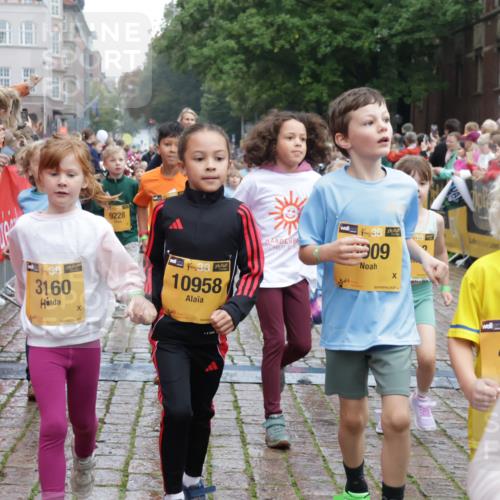 13.09.2026 - Kiel Lauf Yannick Fuchs http://msf.ph/oto/10272444 13.09.2026 08:35:16 Ziel 192, 230, 242, 782, 1148, 1764, 2071, 2495, 2582, 2715, 2987, 4418, 4695, 4990, 5076, 5091, 5581, 5607, 5880, 6037, 6195, 6444, 6448, 6617, 6708, 6785, 6910, 7074, 7083, 7126, 7133, 7421, 7882, 7885, 8109, 8336, 8369, 8451, 8800, 8984, 9159, 9262, 9888, 9927, 10081, 10588, 11070, 230, 530, 717, 729, 756, 809, 1010, 1104, 1105, 1116, 1269, 1918, 2005, 2641, 2643, 2736, 2774, 2917, 2987, 4696, 4989, 5022, 5042, 5066, 5416, 5579, 5625, 5922, 6335, 6369, 6503, 6505, 6595, 7348 meine-sportfotos.de