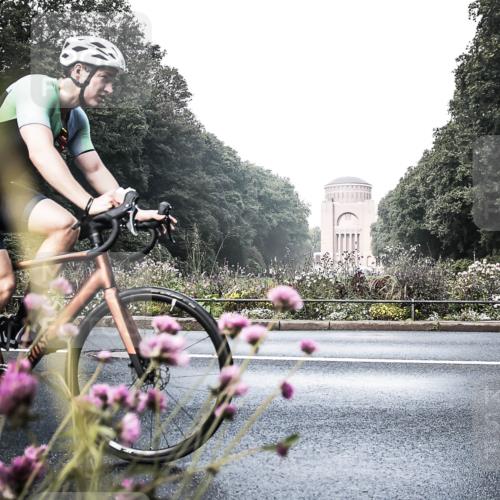 13.09.2026 - Stadtparktriathlon H.Heesch http://msf.ph/oto/10272490 13.09.2026 10:39:43 Radfahren 498, 557, 563 meine-sportfotos.de