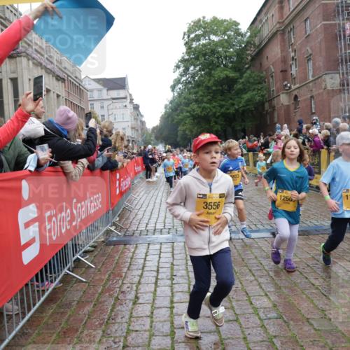 13.09.2026 - Kiel Lauf Yannick Fuchs http://msf.ph/oto/10272536 13.09.2026 08:35:22 Ziel 192, 242, 434, 782, 865, 1148, 1691, 2207, 2495, 2582, 2652, 2715, 3160, 4381, 4418, 4695, 4990, 5581, 5583, 5607, 5880, 6037, 6195, 6444, 6617, 6708, 6910, 7126, 7133, 7882, 8009, 8336, 8369, 8451, 8800, 8984, 9159, 9262, 9888, 9927, 9950, 10081, 10588, 10958, 11307, 11844, 230, 530, 717, 729, 756, 809, 1010, 1105, 1116, 1269, 1764, 1918, 2005, 2071, 2643, 2736, 2774, 2917, 2987, 4696, 4989, 5042, 5066, 5076, 5091, 5416, 6335, 6503, 6505, 6595, 165 meine-sportfotos.de
