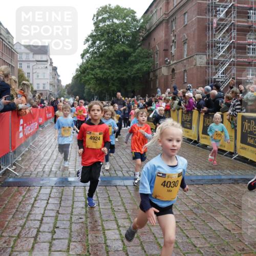 13.09.2026 - Kiel Lauf Yannick Fuchs http://msf.ph/oto/10272594 13.09.2026 08:35:24 Ziel 192, 434, 782, 865, 1148, 1308, 1691, 2207, 2495, 2582, 2652, 2715, 3144, 3160, 4381, 4418, 4695, 4990, 5090, 5581, 5583, 5607, 5880, 6037, 6195, 6617, 6708, 6833, 7126, 7133, 7628, 8009, 8336, 8340, 8369, 8451, 8815, 8984, 9159, 9228, 9927, 9950, 10081, 10588, 10958, 11307, 11375, 11844, 230, 242, 530, 717, 729, 756, 782, 809, 1010, 1116, 1269, 1764, 1918, 2005, 2071, 2643, 2736, 2774, 2917, 2987, 4696, 5042, 5066, 5076, 5091, 5416, 6503, 6505, 6595, 165 meine-sportfotos.de