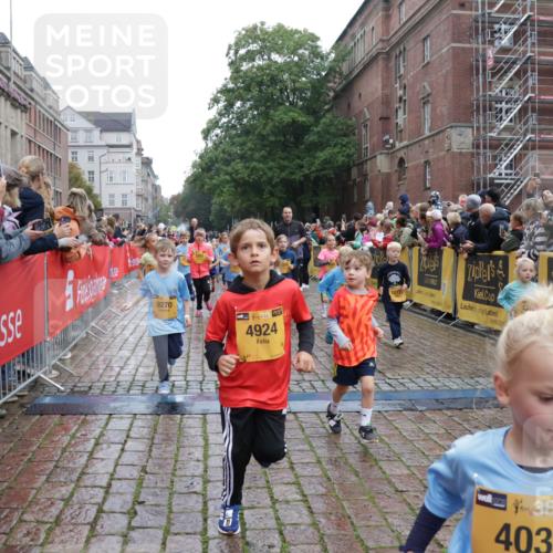 13.09.2026 - Kiel Lauf Yannick Fuchs http://msf.ph/oto/10272606 13.09.2026 08:35:25 Ziel 192, 434, 865, 1148, 1216, 1308, 1691, 2207, 2495, 2582, 2652, 2715, 3144, 3160, 4381, 4418, 4695, 4990, 5090, 5581, 5583, 5607, 5880, 6037, 6617, 6708, 6833, 7126, 7133, 7628, 8009, 8336, 8340, 8369, 8451, 8815, 8984, 9159, 9228, 9950, 10081, 10588, 10958, 11307, 11375, 11844, 230, 242, 530, 717, 729, 756, 782, 809, 1010, 1116, 1269, 1764, 1918, 2005, 2071, 2643, 2715, 2736, 2774, 2917, 2987, 4696, 5042, 5066, 5076, 5091, 5416, 6503, 6505, 6595, 165 meine-sportfotos.de