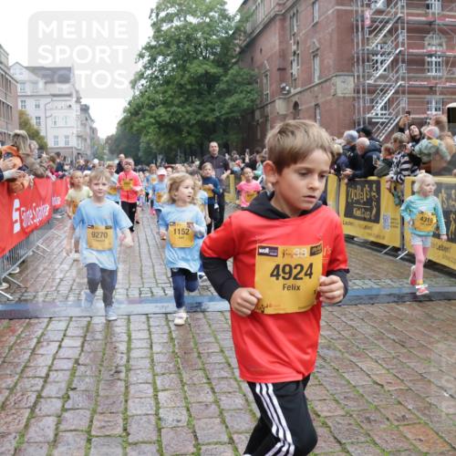 13.09.2026 - Kiel Lauf Yannick Fuchs http://msf.ph/oto/10272611 13.09.2026 08:35:25 Ziel 192, 434, 865, 1148, 1216, 1308, 1691, 2207, 2495, 2582, 2652, 2715, 3144, 3160, 4381, 4418, 4695, 4990, 5090, 5581, 5583, 5607, 5880, 6037, 6617, 6708, 6833, 7126, 7133, 7628, 8009, 8336, 8340, 8369, 8451, 8815, 8984, 9159, 9228, 9950, 10081, 10588, 10958, 11307, 11375, 11844, 230, 242, 530, 717, 729, 756, 782, 809, 1010, 1116, 1269, 1764, 1918, 2005, 2071, 2643, 2715, 2736, 2774, 2917, 2987, 4696, 5042, 5066, 5076, 5091, 5416, 6503, 6505, 6595, 165 meine-sportfotos.de