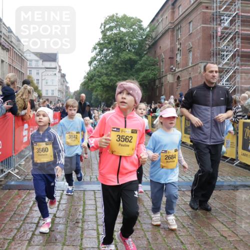 13.09.2026 - Kiel Lauf Yannick Fuchs http://msf.ph/oto/10272675 13.09.2026 08:35:28 Ziel 434, 865, 1216, 1308, 1691, 2207, 2495, 2582, 2652, 3144, 3160, 4381, 4418, 4695, 4990, 5090, 5583, 5607, 5880, 6708, 6833, 7628, 8009, 8336, 8340, 8369, 8451, 8539, 8815, 8988, 9009, 9228, 9950, 10081, 10858, 10958, 11247, 11307, 11375, 11844, 11918, 192, 230, 242, 530, 717, 729, 756, 782, 809, 1010, 1116, 1148, 1269, 1764, 1918, 2005, 2071, 2495, 2643, 2715, 2736, 2774, 2917, 2987, 4696, 5042, 5066, 5076, 5091, 5416, 5581, 6503, 6505, 6595, 165 meine-sportfotos.de