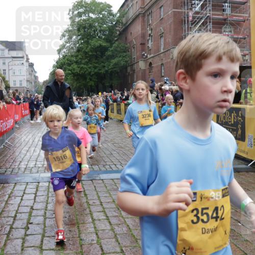 13.09.2026 - Kiel Lauf Yannick Fuchs http://msf.ph/oto/10272706 13.09.2026 08:35:30 Ziel 434, 865, 1216, 1308, 1691, 2018, 2207, 2582, 2652, 3144, 3160, 4381, 4418, 4695, 4990, 5090, 5583, 5607, 5880, 6708, 6833, 7628, 8009, 8340, 8369, 8451, 8539, 8815, 8823, 8988, 9009, 9228, 9950, 10081, 10294, 10858, 10958, 11247, 11307, 11375, 11844, 11918, 12505, 192, 230, 242, 717, 729, 756, 782, 809, 1010, 1116, 1148, 1269, 1764, 2005, 2071, 2495, 2643, 2715, 2736, 2774, 2917, 2987, 4695, 4696, 5066, 5076, 5091, 5416, 5581, 6503, 6595, 165 meine-sportfotos.de