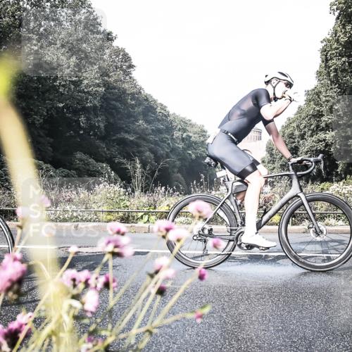 13.09.2026 - Stadtparktriathlon H.Heesch http://msf.ph/oto/10272794 13.09.2026 10:43:43 Radfahren 416, 463, 480 meine-sportfotos.de