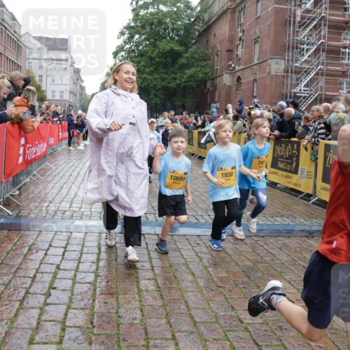 13.09.2026 - Kiel Lauf Yannick Fuchs http://msf.ph/oto/10272853 13.09.2026 08:35:39 Ziel 165, 304, 705, 1152, 1216, 1240, 1516, 2018, 2619, 2684, 3236, 3542, 3556, 3560, 3562, 4030, 4319, 4603, 4924, 5245, 5343, 5853, 8301, 8539, 8556, 8823, 8988, 9009, 9228, 9270, 9322, 9383, 9671, 9719, 10294, 10727, 10858, 11247, 11375, 11918, 12505, 192, 230, 242, 434, 782, 865, 1148, 1308, 1691, 1764, 2071, 2207, 2495, 2582, 2652, 2715, 2917, 2987, 3144, 3160, 4381, 4418, 4695, 4990, 5066, 5076, 5090, 5091, 5581, 5583, 6833, 7628, 8009, 8340, 8815, 2917, 5066, 10875 meine-sportfotos.de