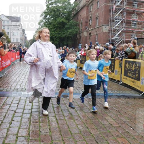 13.09.2026 - Kiel Lauf Yannick Fuchs http://msf.ph/oto/10272861 13.09.2026 08:35:39 Ziel 165, 304, 705, 1152, 1216, 1240, 1516, 2018, 2619, 2684, 3236, 3542, 3556, 3560, 3562, 4030, 4319, 4603, 4924, 5245, 5343, 5853, 8301, 8539, 8556, 8823, 8988, 9009, 9228, 9270, 9322, 9383, 9671, 9719, 10294, 10727, 10858, 11247, 11375, 11918, 12505, 192, 230, 242, 434, 782, 865, 1148, 1308, 1691, 1764, 2071, 2207, 2495, 2582, 2652, 2715, 2917, 2987, 3144, 3160, 4381, 4418, 4695, 4990, 5066, 5076, 5090, 5091, 5581, 5583, 6833, 7628, 8009, 8340, 8815, 2917, 5066, 10875 meine-sportfotos.de