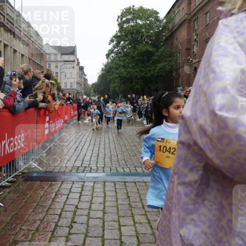 13.09.2026 - Kiel Lauf Yannick Fuchs http://msf.ph/oto/10272880 13.09.2026 08:35:40 Ziel 165, 304, 705, 1152, 1216, 1240, 1516, 2018, 2619, 2684, 3077, 3236, 3542, 3556, 3560, 3562, 4030, 4319, 4603, 4924, 5245, 5343, 5853, 6274, 8301, 8539, 8556, 8823, 8988, 9009, 9270, 9322, 9383, 9671, 9719, 10294, 10727, 10858, 11247, 11801, 11918, 12505, 192, 230, 242, 434, 782, 865, 1148, 1216, 1308, 1691, 1764, 2071, 2207, 2495, 2582, 2652, 2715, 2987, 3144, 3160, 4381, 4418, 4695, 4990, 5066, 5076, 5090, 5091, 5581, 5583, 6833, 7628, 8009, 8340, 8815, 2917, 5066, 10875 meine-sportfotos.de