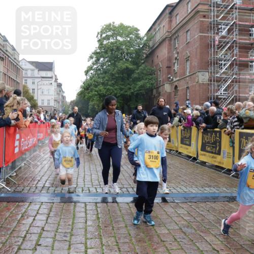 13.09.2026 - Kiel Lauf Yannick Fuchs http://msf.ph/oto/10272950 13.09.2026 08:35:44 Ziel 165, 304, 705, 1152, 1240, 1516, 2018, 2619, 2684, 3077, 3236, 3497, 3542, 3556, 3560, 3562, 4030, 4319, 4603, 4924, 5245, 5343, 5853, 5949, 6274, 8301, 8357, 8556, 8823, 9270, 9322, 9383, 9671, 9719, 9978, 10294, 10727, 11801, 11905, 12328, 12344, 12505, 192, 242, 434, 782, 865, 1148, 1216, 1308, 1691, 1764, 2207, 2495, 2582, 2652, 2715, 3144, 3160, 4381, 4418, 4695, 4990, 5090, 5091, 5581, 5583, 6833, 7628, 8009, 8340, 8539, 8815, 8988, 2917, 5066, 10875 meine-sportfotos.de