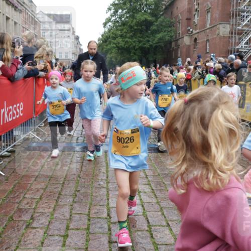 13.09.2026 - Kiel Lauf Yannick Fuchs http://msf.ph/oto/10272979 13.09.2026 08:35:47 Ziel 165, 304, 705, 741, 1152, 1240, 1516, 1850, 2684, 3077, 3236, 3497, 3542, 3560, 3562, 4319, 4603, 4924, 5028, 5245, 5343, 5827, 5853, 5949, 6274, 8301, 8357, 8556, 9270, 9322, 9383, 9671, 9719, 9978, 10727, 11801, 11905, 12205, 12328, 12344, 12354, 192, 242, 434, 782, 865, 1148, 1216, 1308, 1691, 2018, 2207, 2495, 2582, 2619, 2652, 2715, 3144, 3160, 3556, 4030, 4381, 4418, 4695, 4990, 5090, 5581, 5583, 5853, 6833, 7628, 8009, 8340, 8539, 8815, 8988, 5066 meine-sportfotos.de
