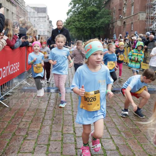 13.09.2026 - Kiel Lauf Yannick Fuchs http://msf.ph/oto/10272984 13.09.2026 08:35:47 Ziel 165, 304, 705, 741, 1152, 1240, 1516, 1850, 2684, 3077, 3236, 3497, 3542, 3560, 3562, 4319, 4603, 4924, 5028, 5245, 5343, 5827, 5853, 5949, 6274, 8301, 8357, 8556, 9270, 9322, 9383, 9671, 9719, 9978, 10727, 11801, 11905, 12205, 12328, 12344, 12354, 192, 242, 434, 782, 865, 1148, 1216, 1308, 1691, 2018, 2207, 2495, 2582, 2619, 2652, 2715, 3144, 3160, 3556, 4030, 4381, 4418, 4695, 4990, 5090, 5581, 5583, 5853, 6833, 7628, 8009, 8340, 8539, 8815, 8988, 5066 meine-sportfotos.de
