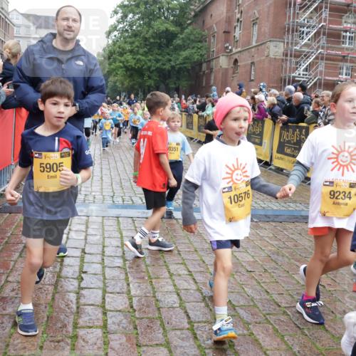 13.09.2026 - Kiel Lauf Yannick Fuchs http://msf.ph/oto/10273048 13.09.2026 08:35:51 Ziel 304, 741, 1240, 1516, 1850, 3077, 3100, 3236, 3497, 3542, 3562, 4603, 5028, 5566, 5827, 5949, 6274, 8357, 9322, 9383, 9671, 9719, 9978, 10922, 11801, 11905, 12205, 12227, 12328, 12344, 12354, 165, 192, 434, 705, 865, 1148, 1152, 1216, 1308, 1691, 2018, 2207, 2495, 2582, 2619, 2652, 2684, 3144, 3160, 3556, 4030, 4319, 4381, 4418, 4695, 4924, 4990, 5090, 5245, 5343, 5581, 5583, 5853, 6833, 7628, 8009, 8301, 8340, 8539, 8815, 8988 meine-sportfotos.de