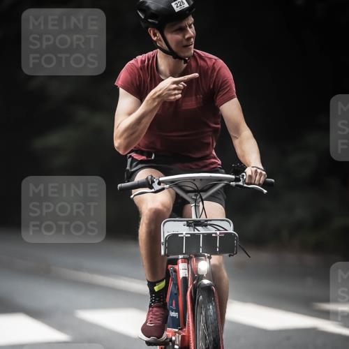 13.09.2026 - Stadtparktriathlon H.Heesch http://msf.ph/oto/10273070 13.09.2026 10:26:06 Radfahren 228, 421 meine-sportfotos.de