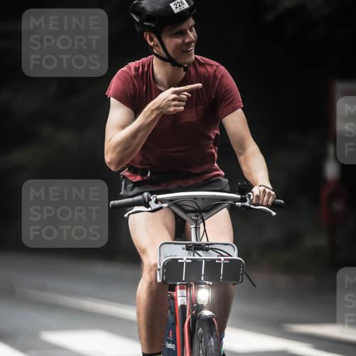 13.09.2026 - Stadtparktriathlon H.Heesch http://msf.ph/oto/10273075 13.09.2026 10:26:06 Radfahren 228, 421 meine-sportfotos.de