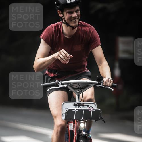 13.09.2026 - Stadtparktriathlon H.Heesch http://msf.ph/oto/10273077 13.09.2026 10:26:07 Radfahren 228, 421 meine-sportfotos.de