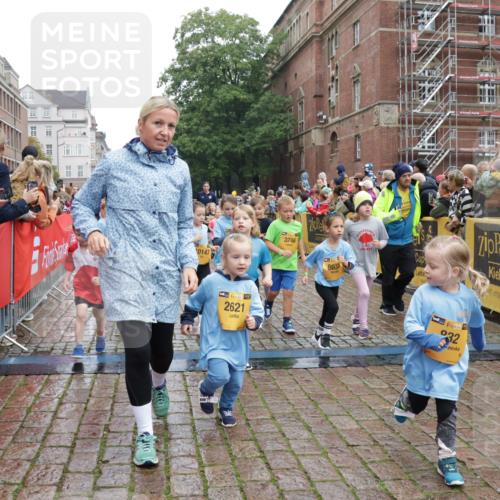 13.09.2026 - Kiel Lauf Yannick Fuchs http://msf.ph/oto/10273117 13.09.2026 08:35:55 Ziel 119, 741, 1690, 1850, 2618, 2882, 3077, 3100, 3497, 3762, 5028, 5181, 5566, 5827, 5949, 5990, 6274, 6446, 6508, 6589, 7781, 8357, 9023, 9978, 10642, 10922, 11203, 11801, 11905, 12205, 12227, 12328, 12344, 12354, 165, 304, 434, 705, 865, 1152, 1216, 1240, 1308, 1516, 1691, 2018, 2207, 2582, 2619, 2652, 2684, 3144, 3160, 3236, 3556, 4030, 4319, 4381, 4418, 4695, 4924, 4990, 5090, 5245, 5343, 5583, 5853, 6833, 7628, 8009, 8301, 8340, 8539, 8815, 8988, 464, 569, 740, 858 meine-sportfotos.de