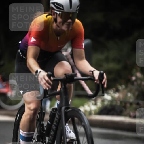 13.09.2026 - Stadtparktriathlon H.Heesch http://msf.ph/oto/10273147 13.09.2026 10:26:25 Radfahren 261, 330, 359, 368 meine-sportfotos.de