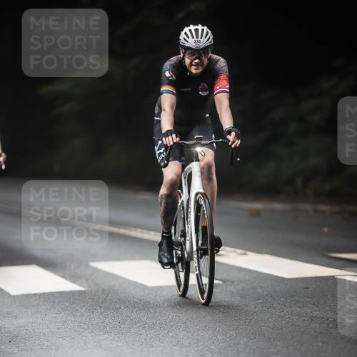 13.09.2026 - Stadtparktriathlon H.Heesch http://msf.ph/oto/10273177 13.09.2026 10:26:31 Radfahren 261, 330, 351, 444, 447 meine-sportfotos.de