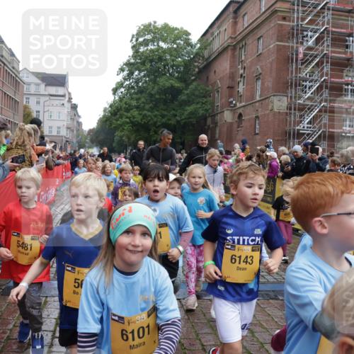 13.09.2026 - Kiel Lauf Yannick Fuchs http://msf.ph/oto/10273264 13.09.2026 08:36:02 Ziel 119, 440, 832, 1690, 2618, 2621, 2882, 2911, 3053, 3100, 3762, 5146, 5181, 5308, 5566, 5905, 5990, 6446, 6508, 6589, 6741, 7383, 7573, 7781, 8638, 9023, 9026, 9234, 10043, 10351, 10576, 10642, 10922, 11203, 11639, 12203, 12205, 12227, 12354, 12558, 165, 304, 705, 741, 1152, 1216, 1240, 1308, 1516, 1850, 2018, 2619, 2684, 3144, 3160, 3236, 3556, 4030, 4319, 4924, 5090, 5245, 5343, 5853, 6833, 7628, 8009, 8301, 8340, 8539, 8815, 8988, 464, 569, 740, 858, 865, 3160 meine-sportfotos.de