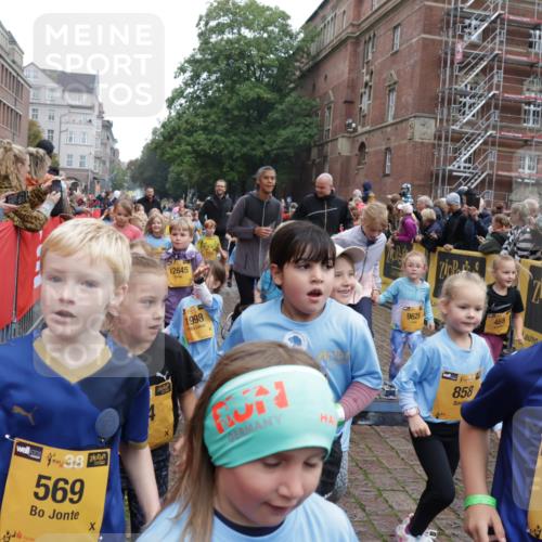 13.09.2026 - Kiel Lauf Yannick Fuchs http://msf.ph/oto/10273286 13.09.2026 08:36:03 Ziel 119, 440, 690, 832, 1690, 2618, 2621, 2882, 2911, 3053, 3100, 3746, 3762, 5146, 5181, 5308, 5566, 5905, 5990, 6171, 6446, 6508, 6589, 6741, 7383, 7573, 7781, 8638, 9023, 9026, 9234, 9252, 10043, 10147, 10351, 10576, 10642, 10922, 11203, 11639, 12203, 12227, 12336, 12558, 165, 304, 705, 741, 1152, 1216, 1240, 1308, 1516, 1850, 2018, 2619, 2684, 3144, 3236, 3556, 4030, 4319, 4924, 5090, 5245, 5343, 5853, 6833, 7628, 8301, 8340, 8539, 8815, 8988, 464, 569, 740, 858, 865, 3160 meine-sportfotos.de