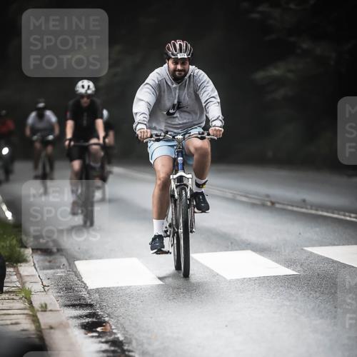 13.09.2026 - Stadtparktriathlon H.Heesch http://msf.ph/oto/10273352 13.09.2026 10:26:48 Radfahren 225, 329, 361, 382, 399 meine-sportfotos.de
