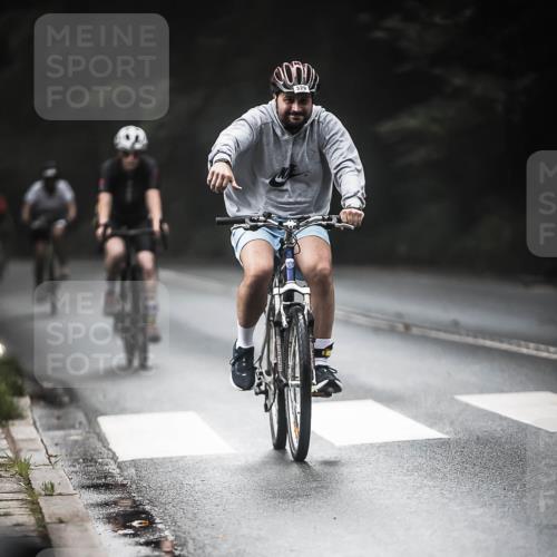 13.09.2026 - Stadtparktriathlon H.Heesch http://msf.ph/oto/10273357 13.09.2026 10:26:48 Radfahren 225, 329, 361, 382, 399 meine-sportfotos.de